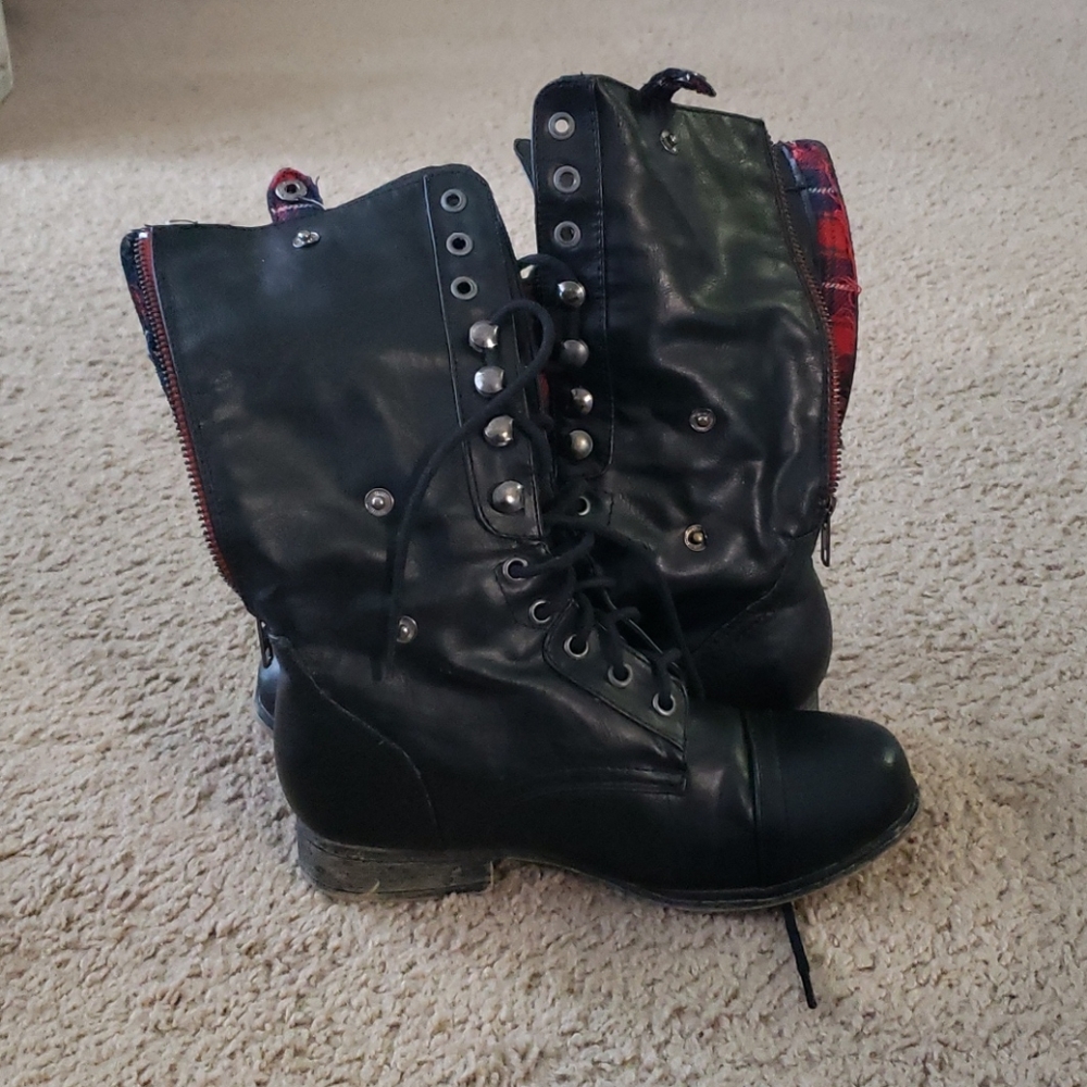 Combat boots